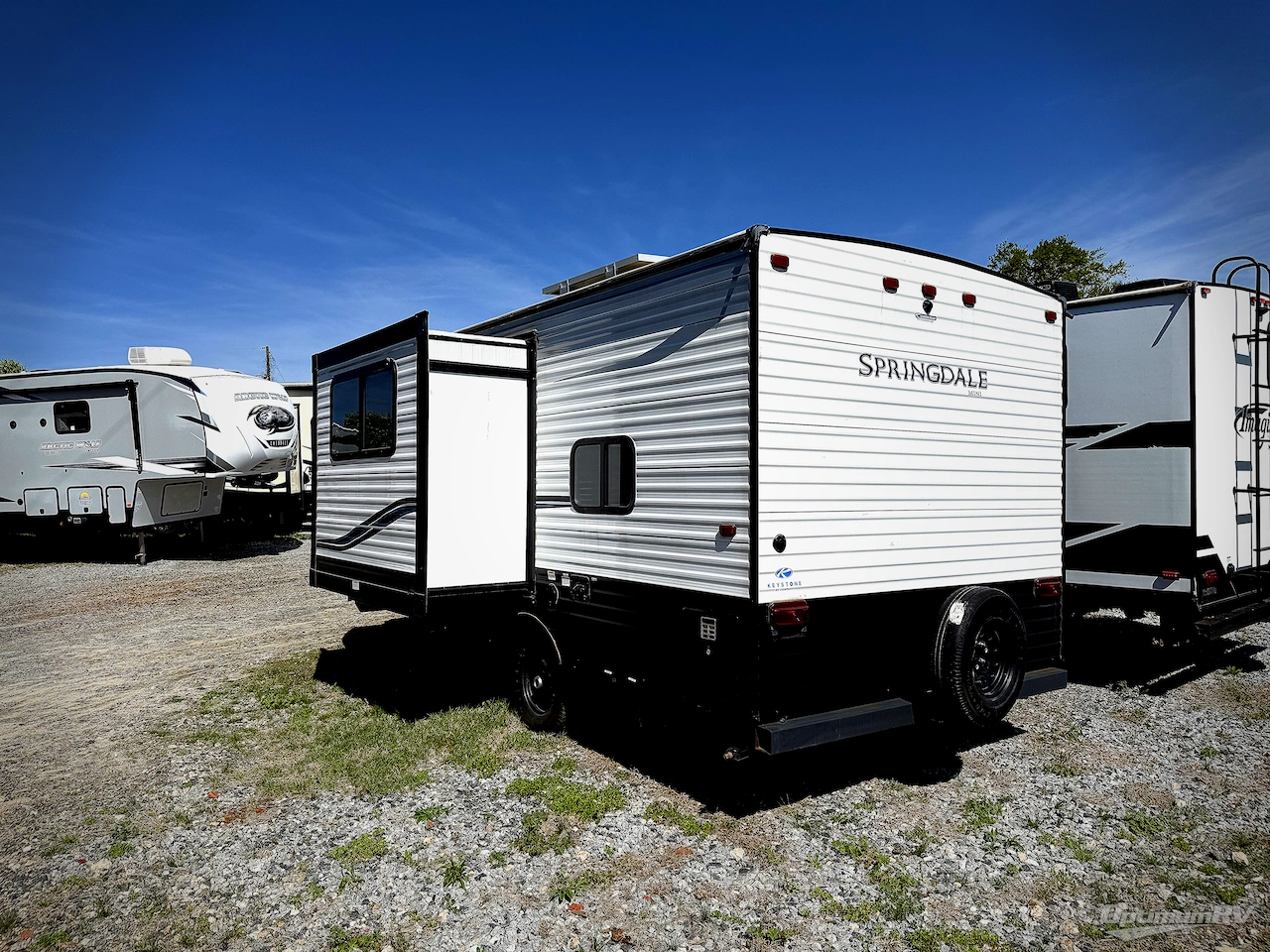 2022 Keystone Springdale Mini 1760BH Photo 2