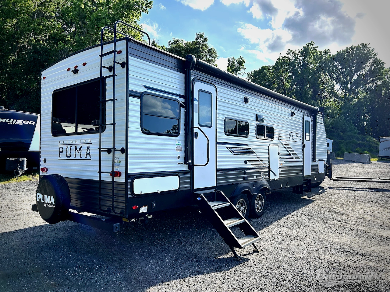 2023 Palomino Puma 26RLS Photo 2