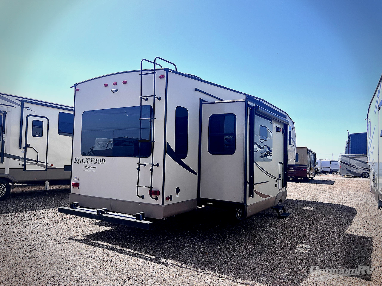 2017 Forest River Rockwood Signature Ultra Lite 8299BS Photo 2