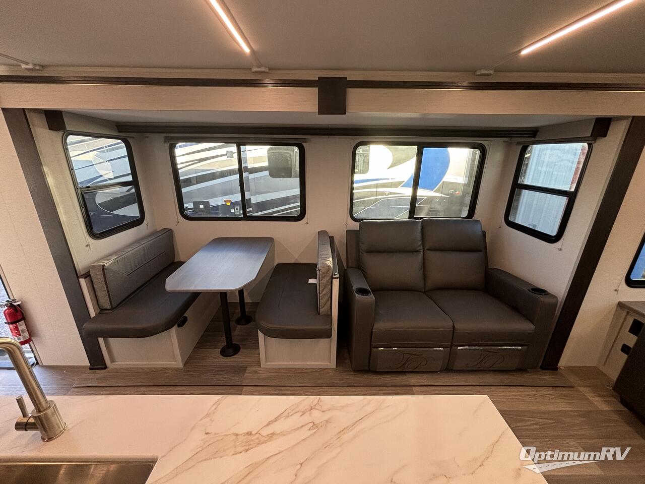 2025 Cruiser Shadow Cruiser 300RLS Photo 5