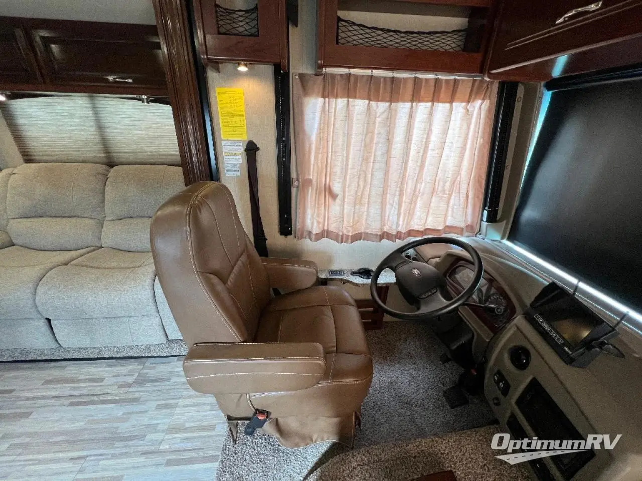 2018 Fleetwood Flair 31W Photo 4