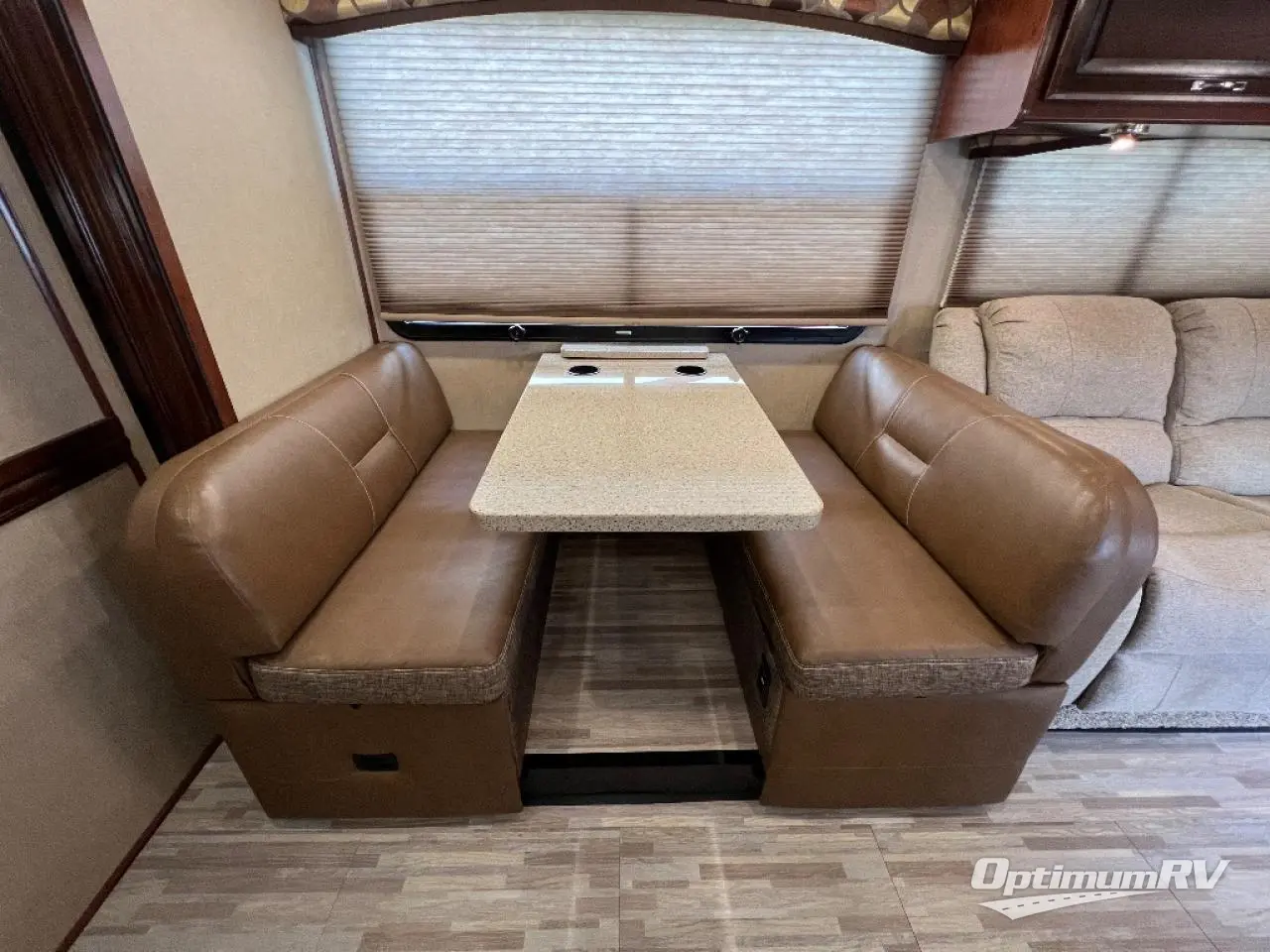 2018 Fleetwood Flair 31W Photo 11