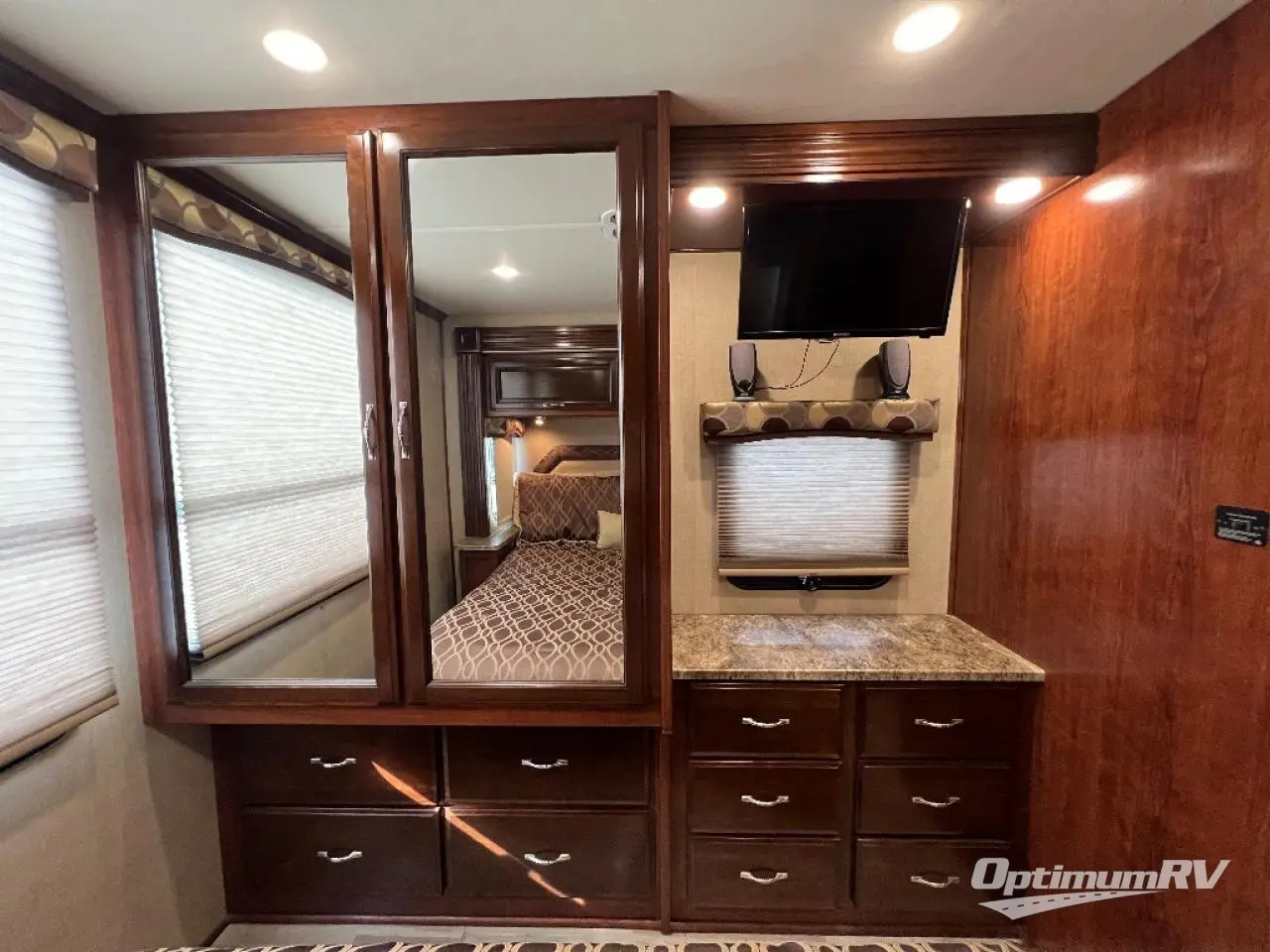 2018 Fleetwood Flair 31W Photo 23