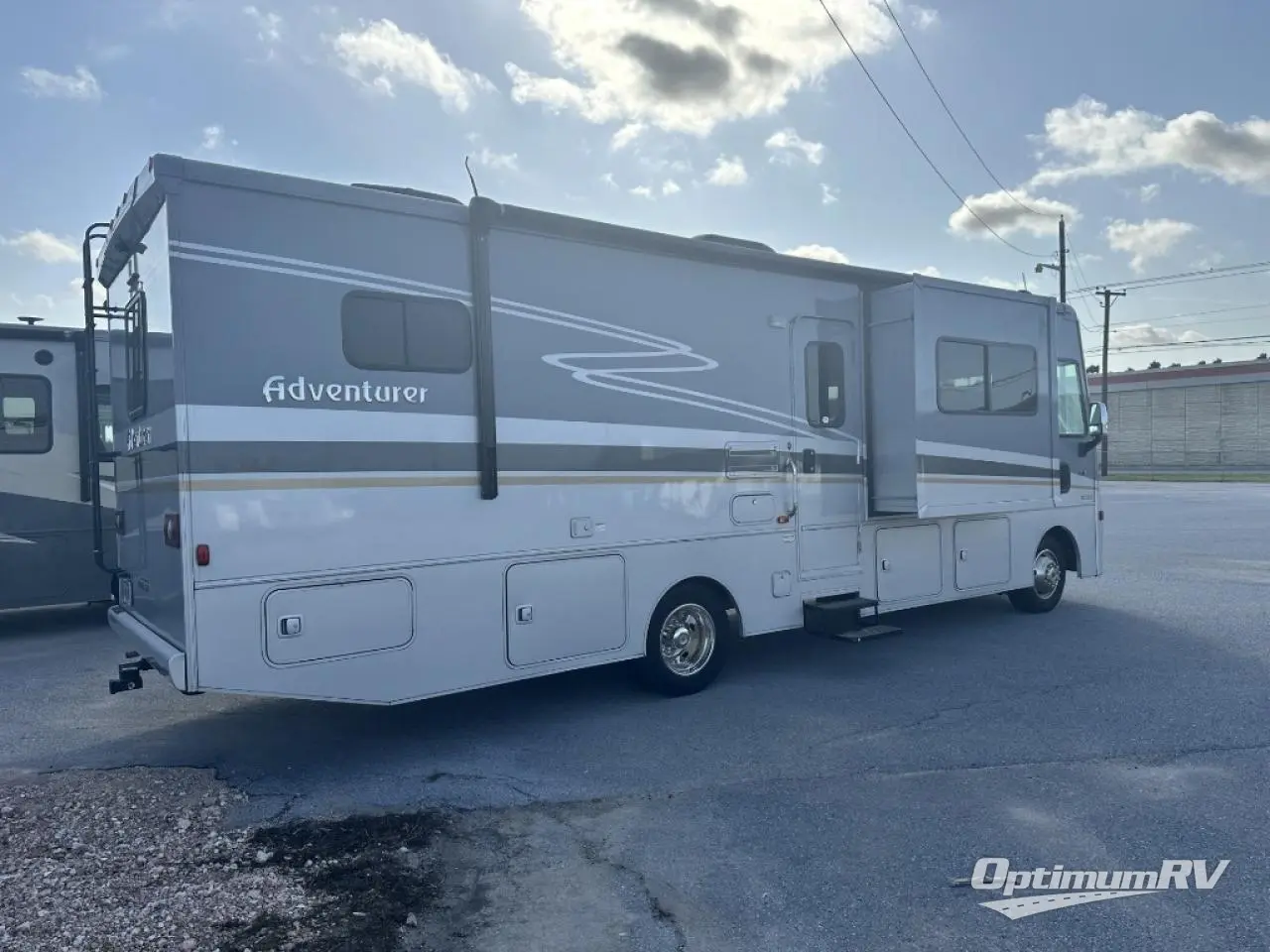 2020 Winnebago Adventurer 30T Photo 3