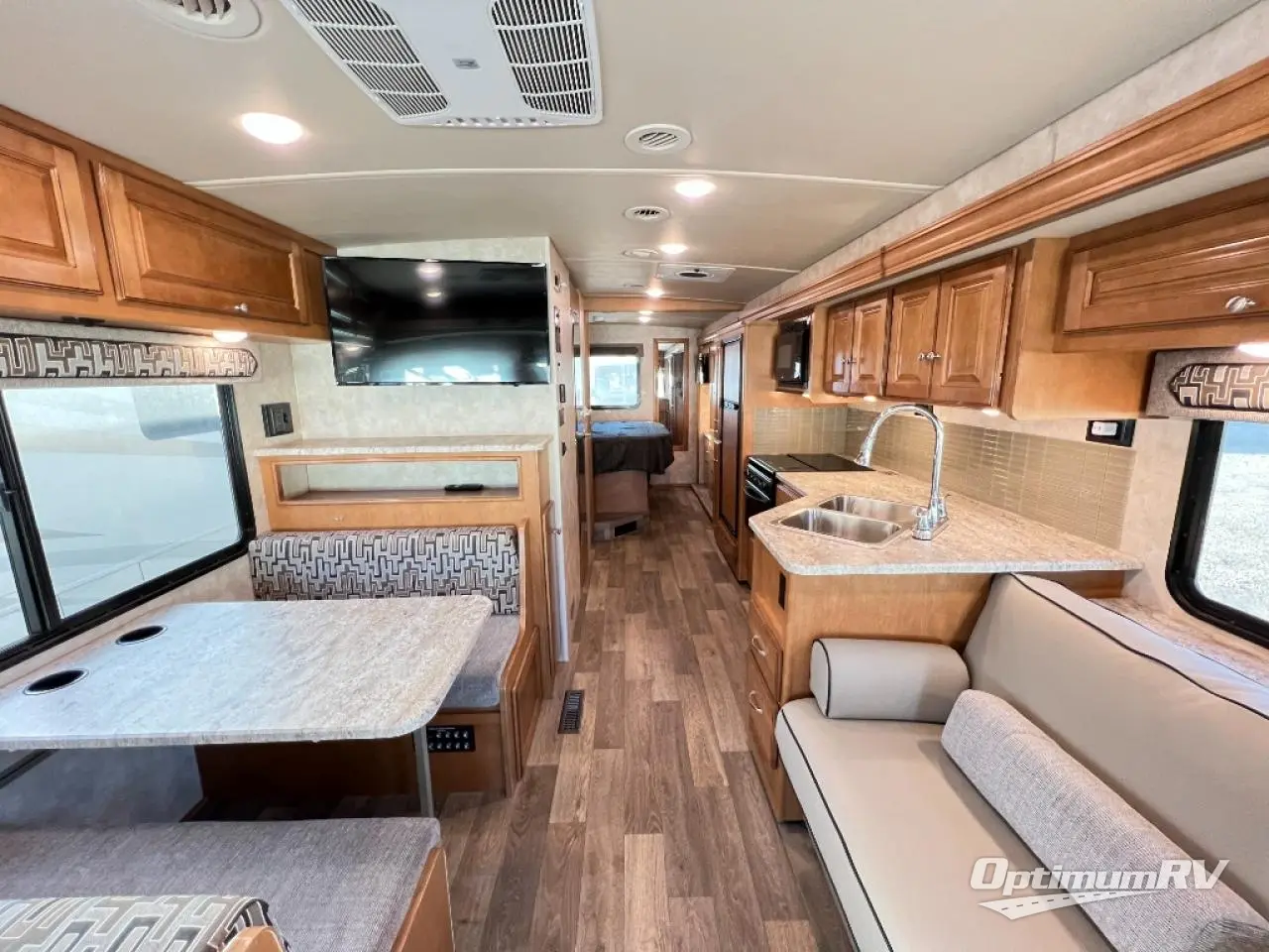 2019 Winnebago Vista 29VE Photo 13