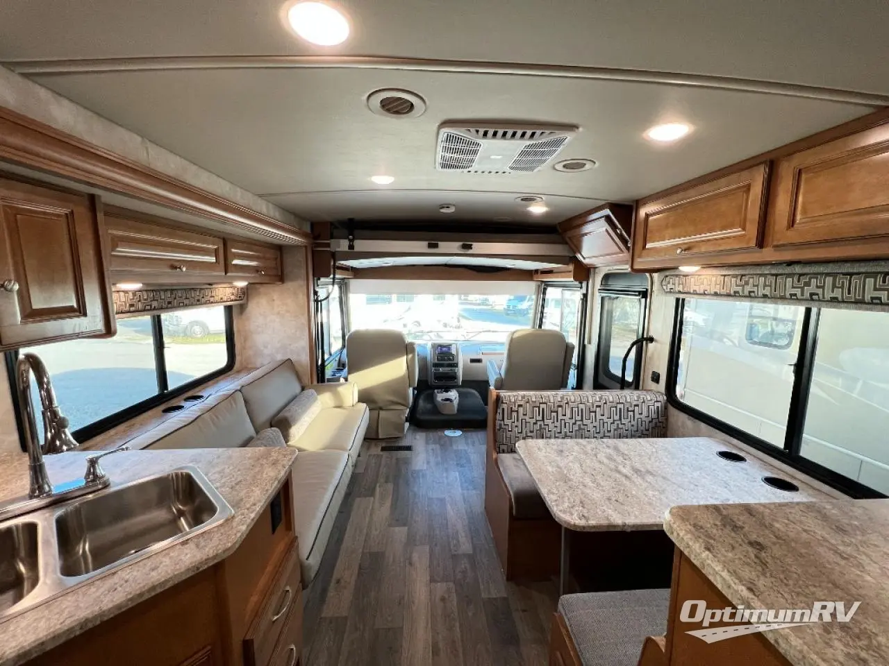 2019 Winnebago Vista 29VE Photo 14