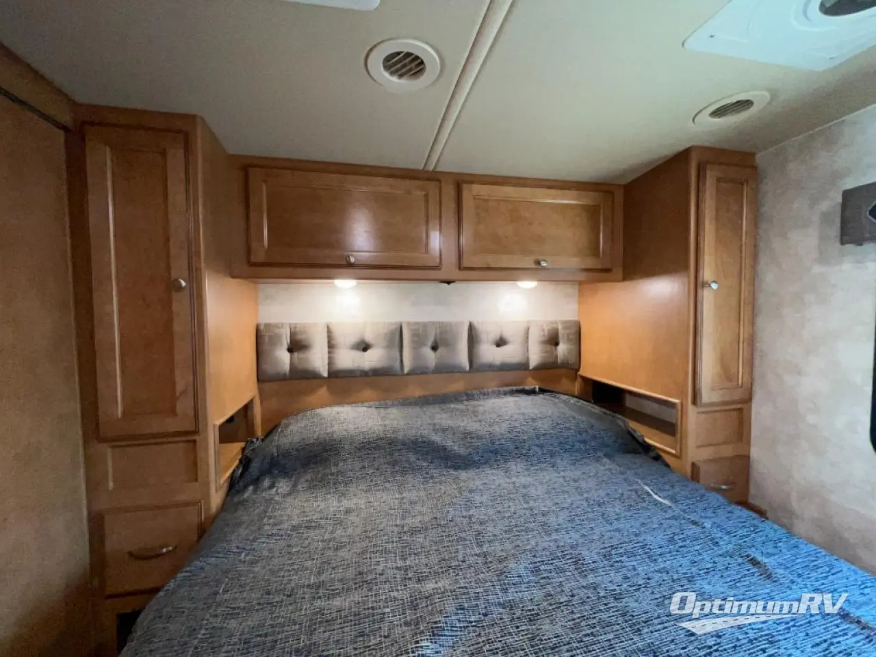 2019 Winnebago Vista 29VE Photo 17