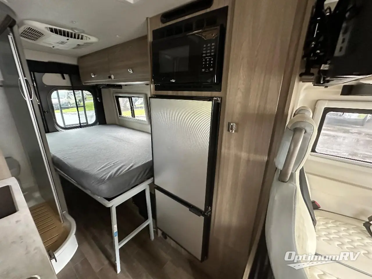 2021 Winnebago Travato 59GL Photo 9