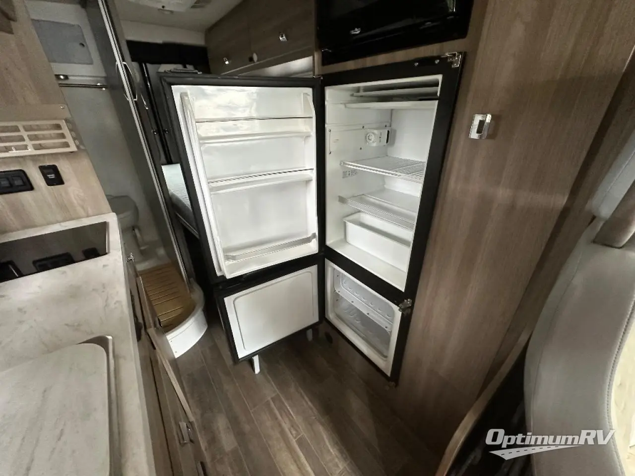 2021 Winnebago Travato 59GL Photo 10