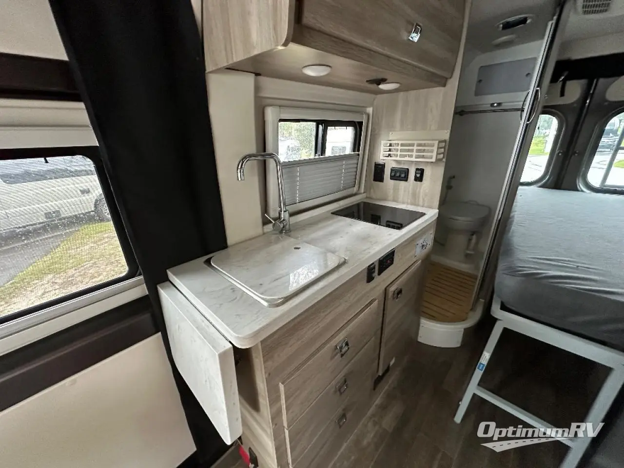 2021 Winnebago Travato 59GL Photo 12