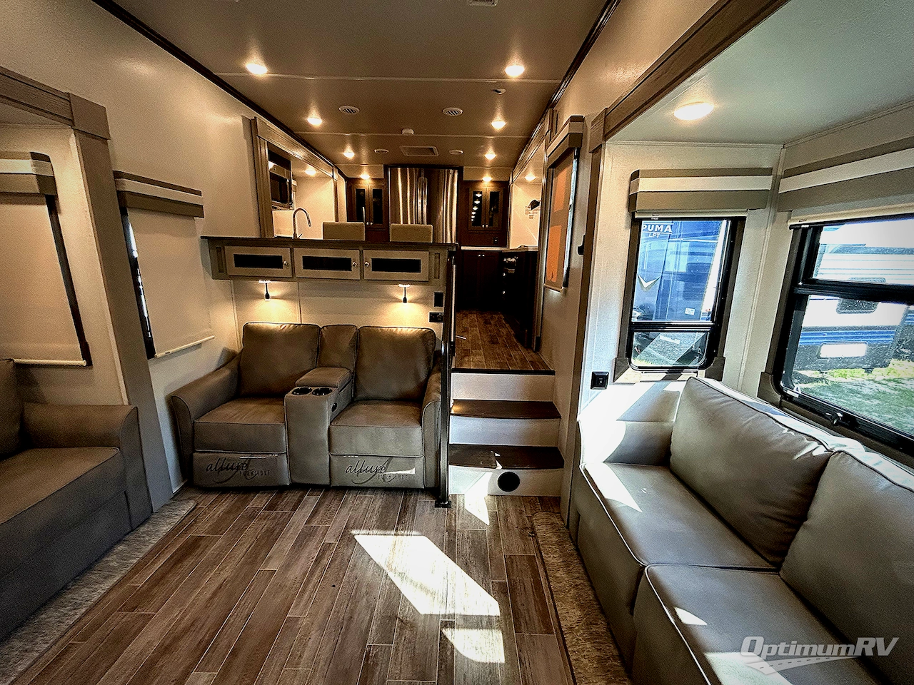 2022 Palomino Columbus 388FK Photo 4