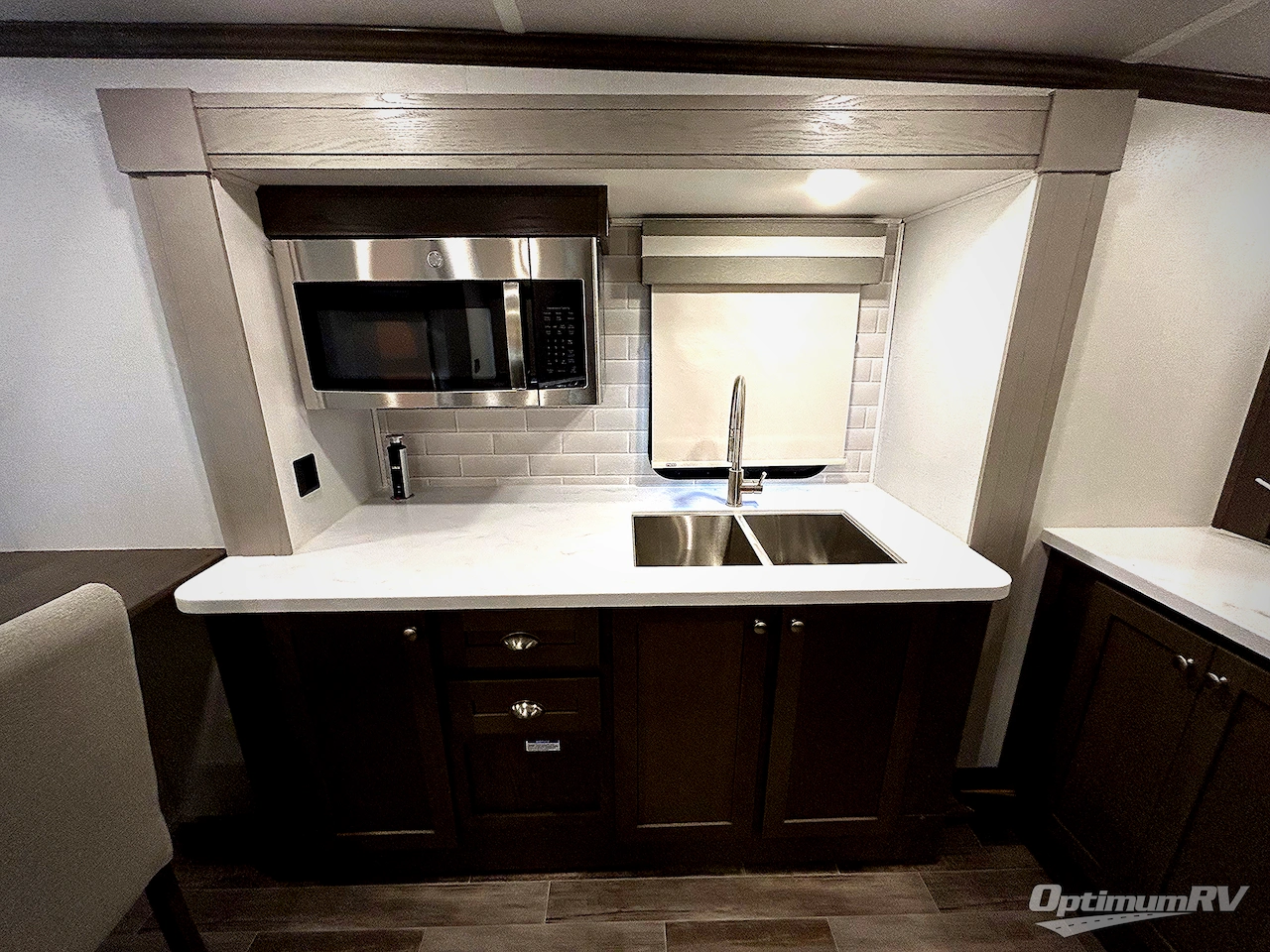 2022 Palomino Columbus 388FK Photo 9