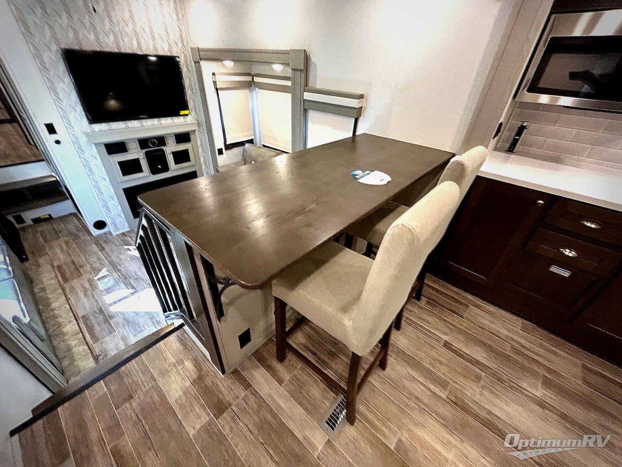 2022 Palomino Columbus 388FK Photo 10