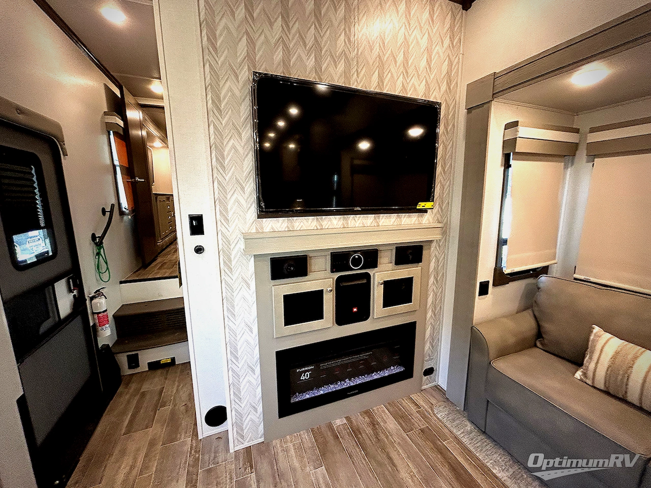2022 Palomino Columbus 388FK Photo 12