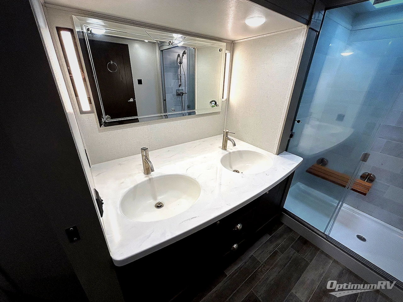 2022 Palomino Columbus 388FK Photo 16