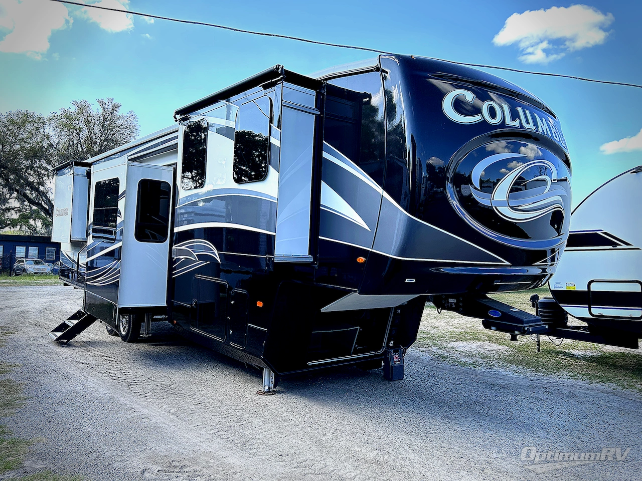 2022 Palomino Columbus 388FK Photo 1