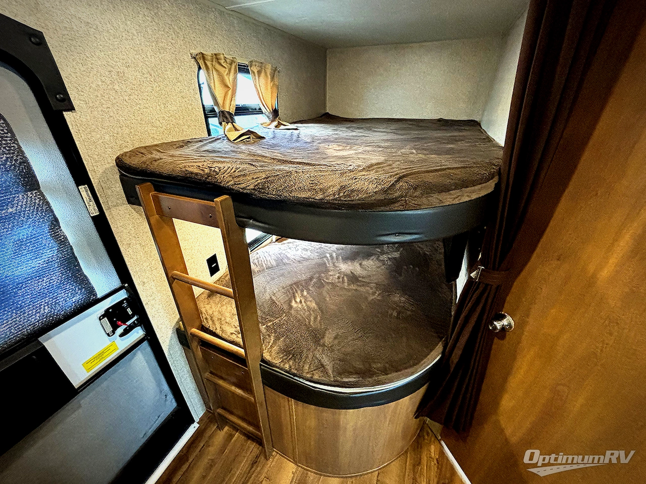 2018 Coachmen Catalina Legacy 273BHS Photo 10
