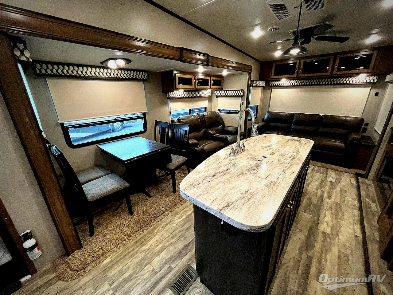 2020 Coachmen Chaparral 336TSIK Photo 5