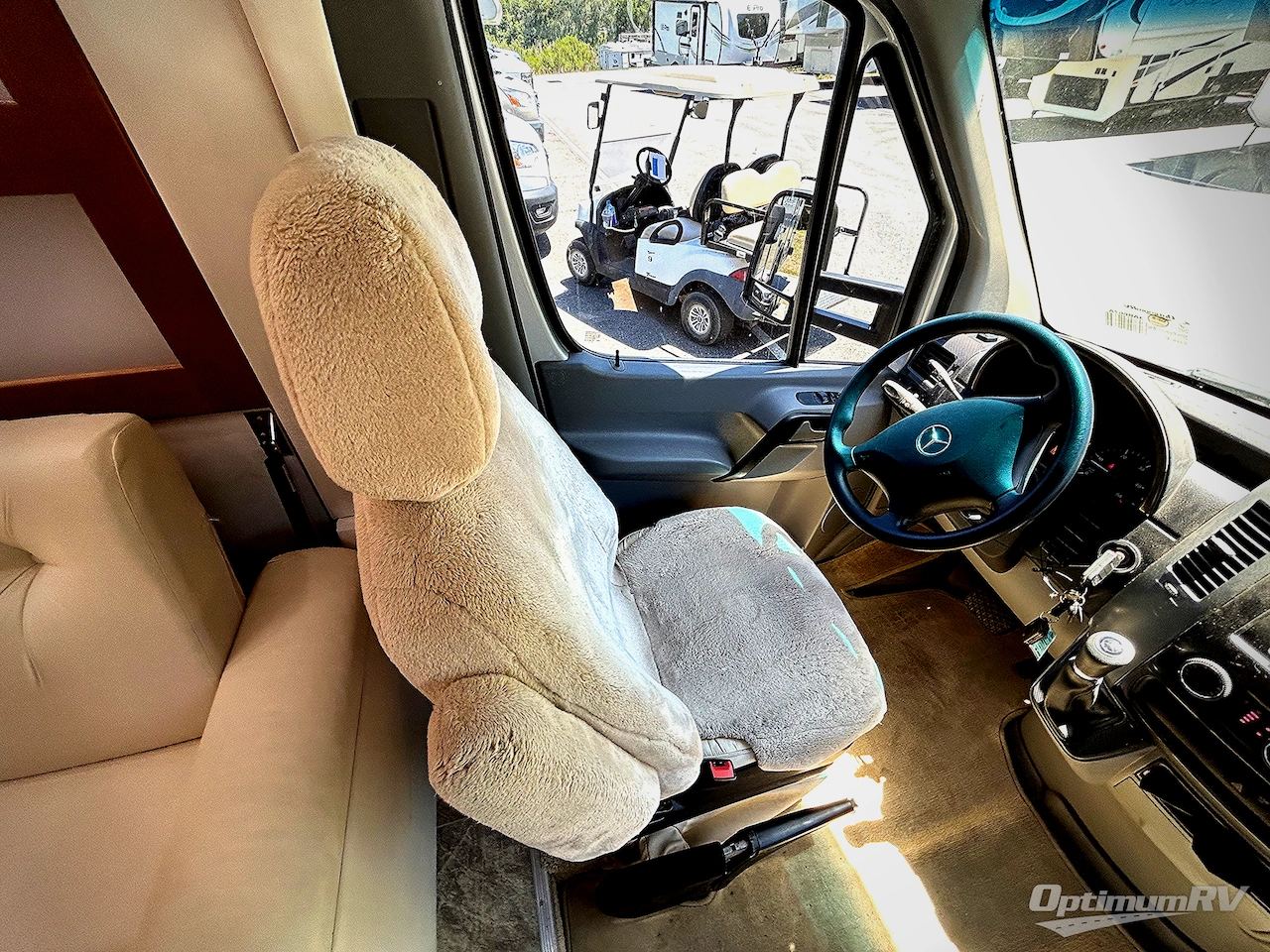 2015 Pleasure-Way Plateau XL Std. Model Photo 6