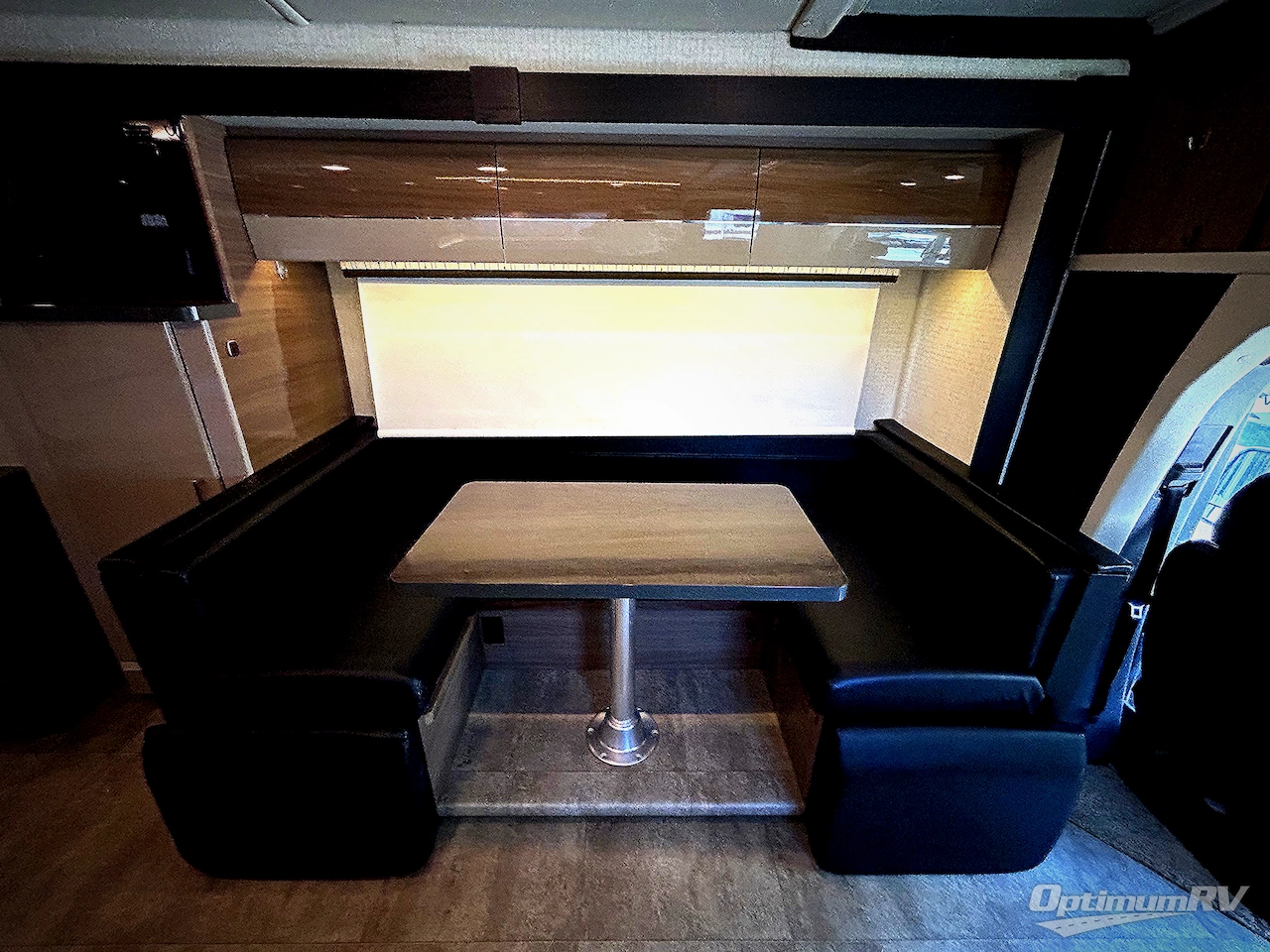 2016 Itasca Navion 24J Photo 11