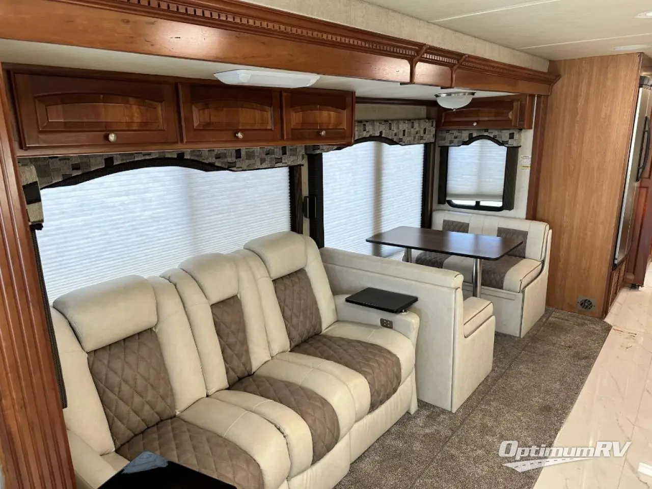 2006 Mandalay Luxury Division Mandalay Class A 40B Photo 11