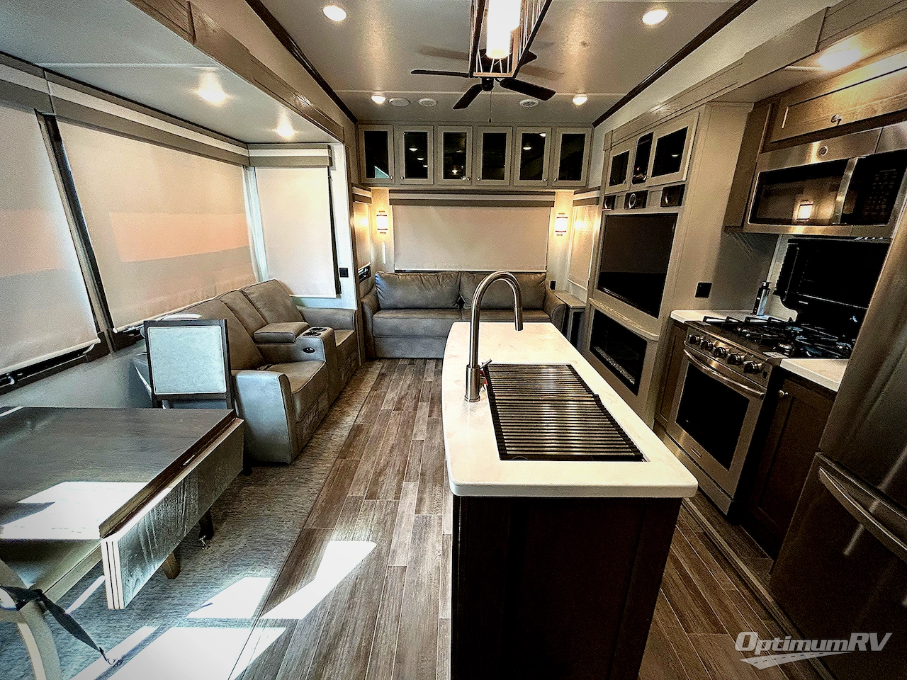 2022 Palomino Columbus C-Series 382FBC Photo 2