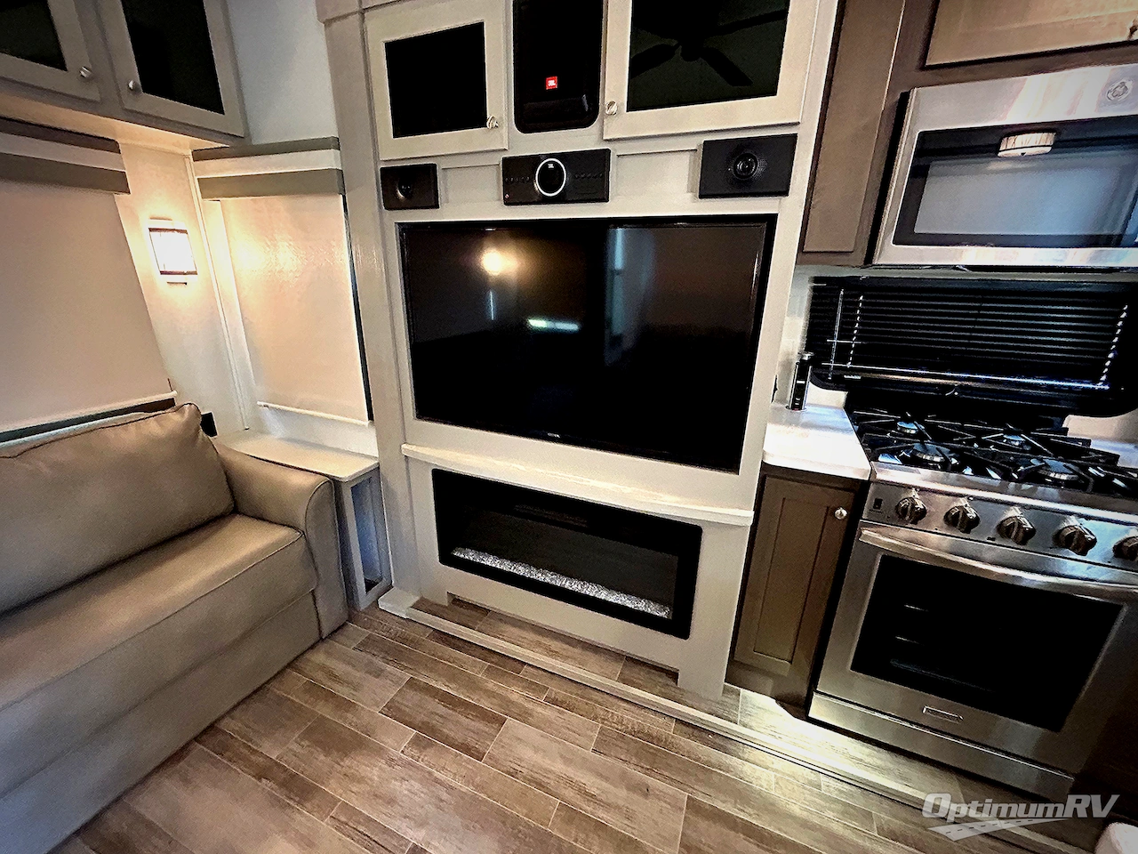 2022 Palomino Columbus C-Series 382FBC Photo 18