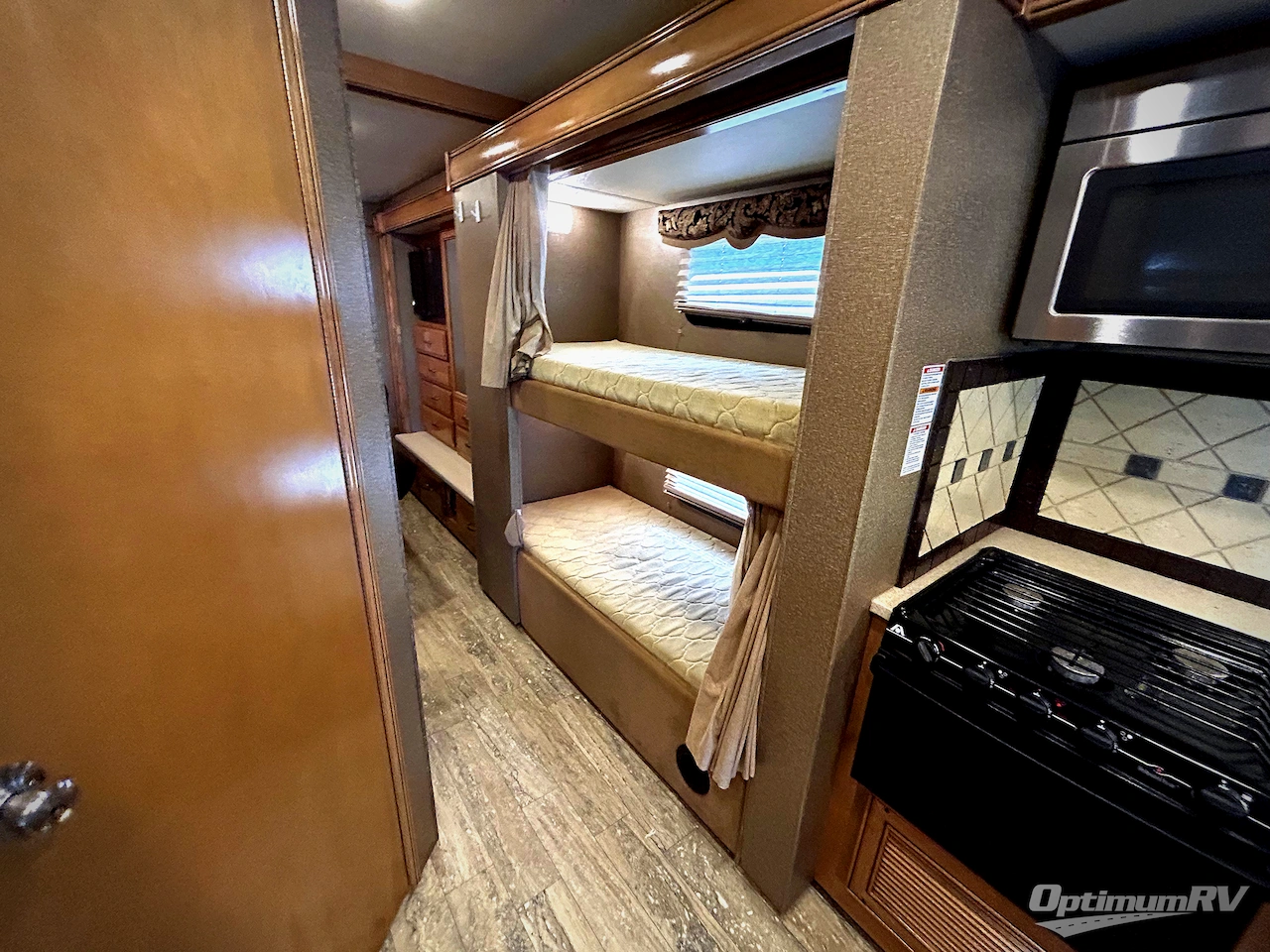 2016 Thor Four Winds Super C 35SB Photo 16