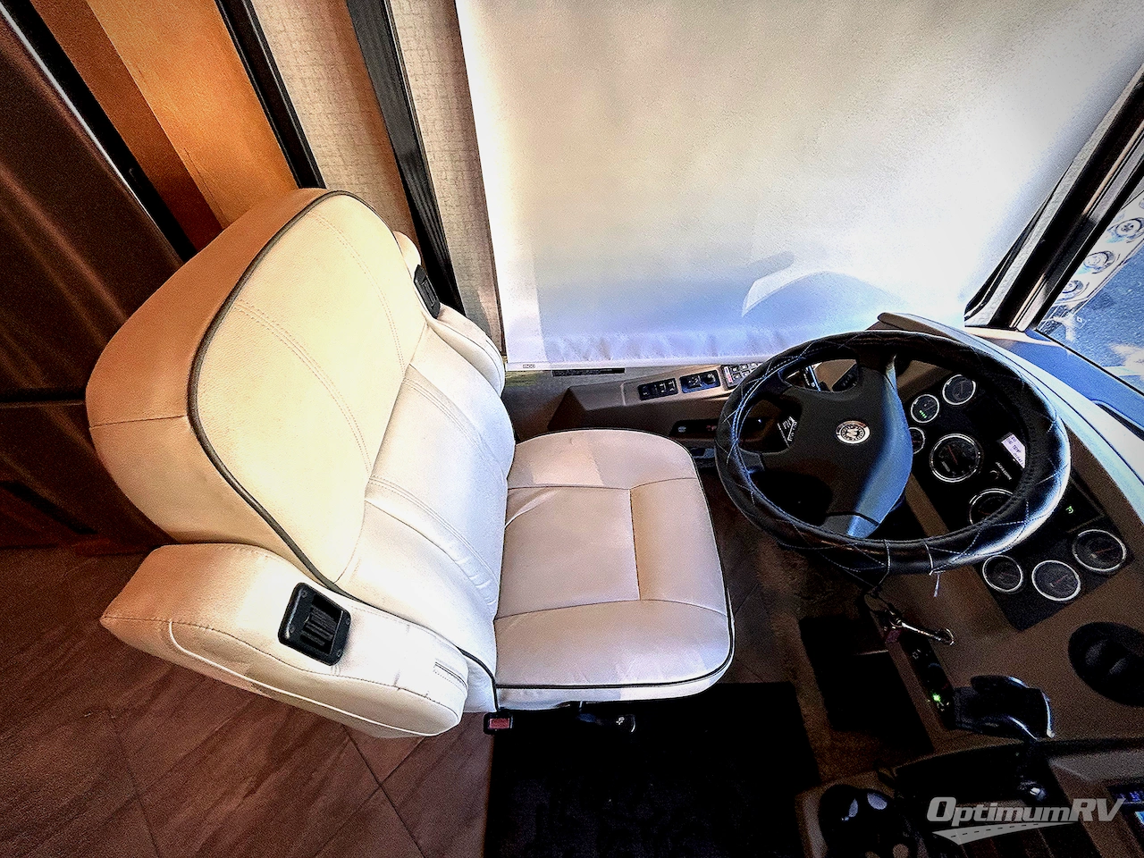 2017 Winnebago Forza 38W Photo 3