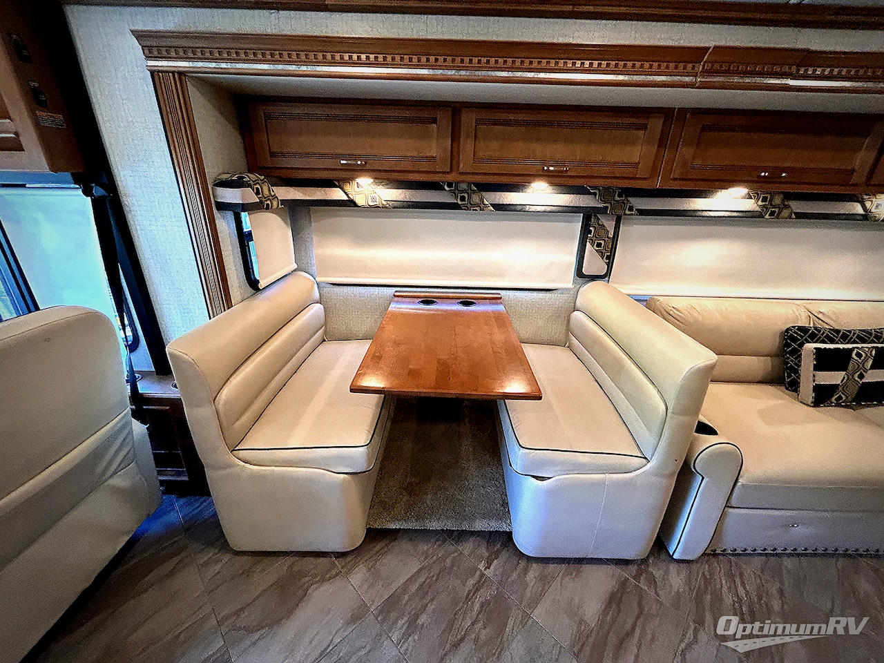 2017 Winnebago Forza 38W Photo 10