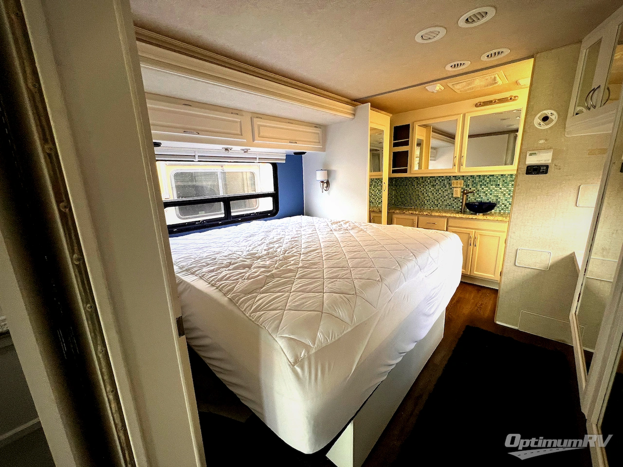2007 Fleetwood Bounder 35E Photo 17