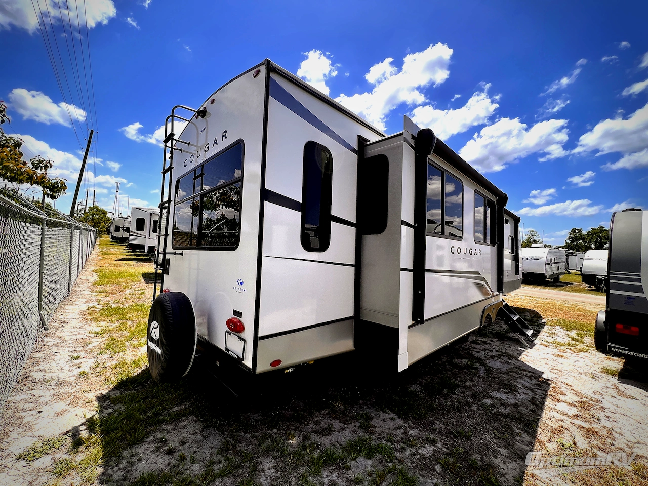 2024 Keystone Cougar Half-Ton 33RLI Photo 3