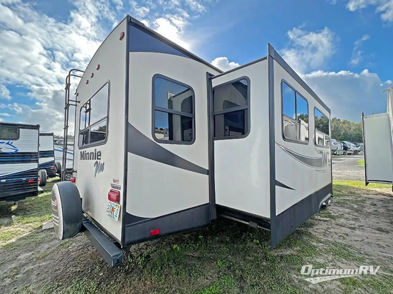 2019 Winnebago Towables Minnie Plus 30RLSS Photo 2