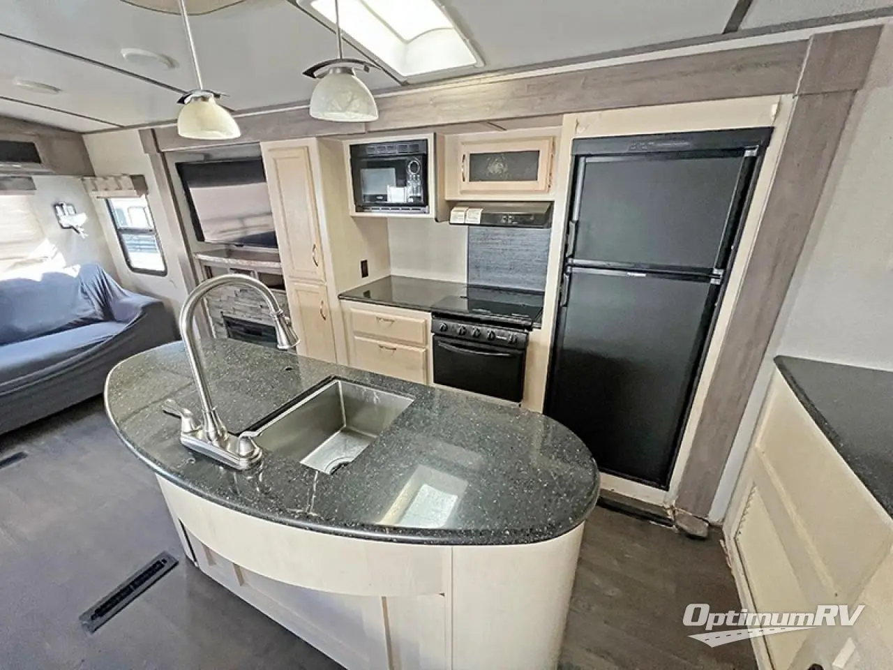 2019 Winnebago Towables Minnie Plus 30RLSS Photo 9