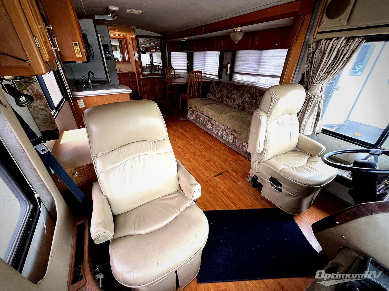 1999 Fleetwood Discovery 36T Photo 5