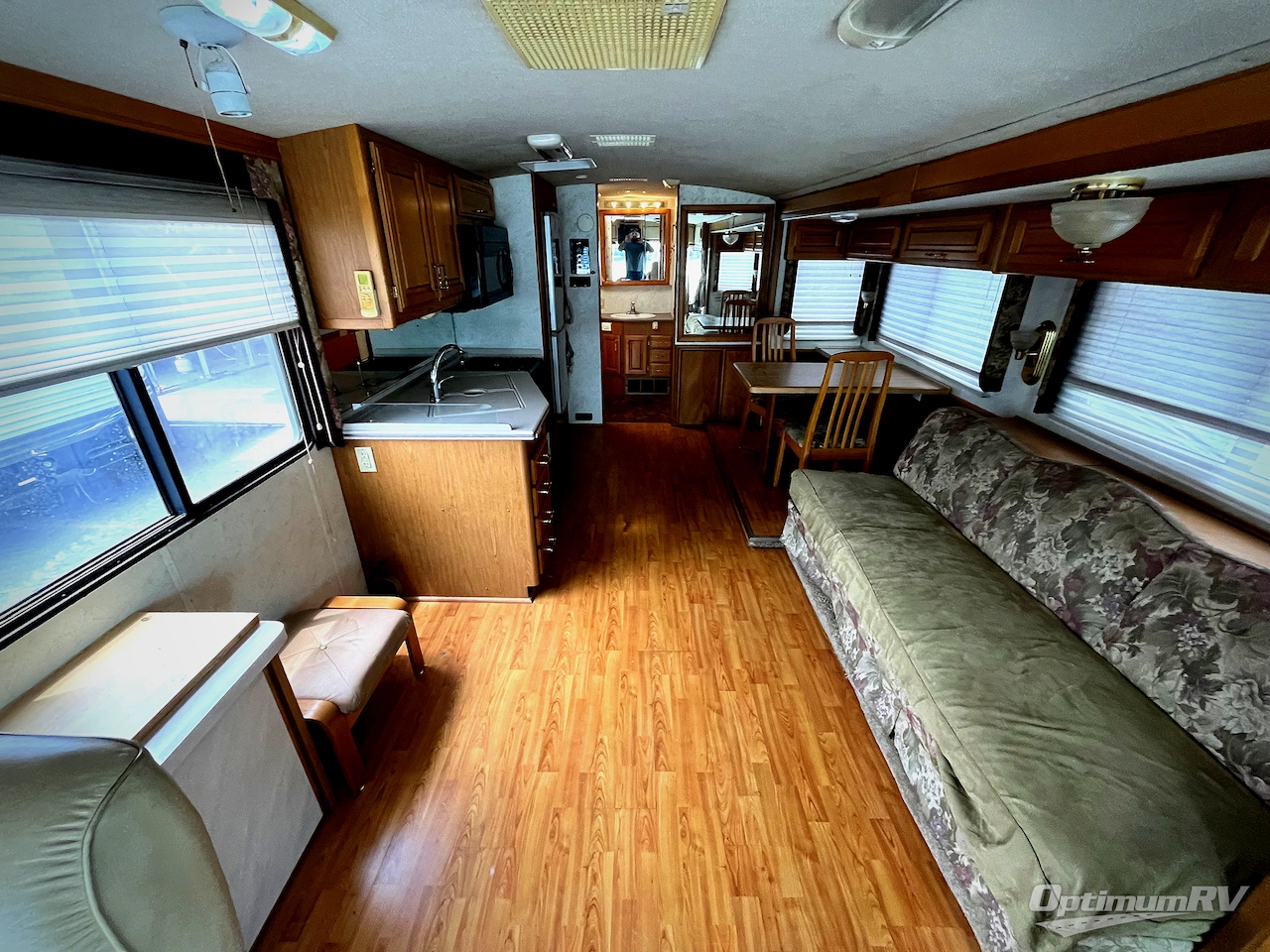 1999 Fleetwood Discovery 36T Photo 6