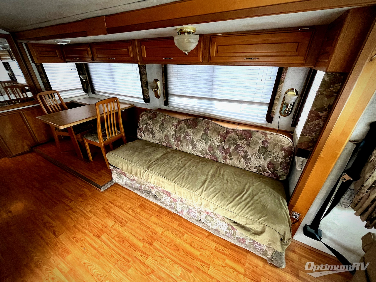 1999 Fleetwood Discovery 36T Photo 7