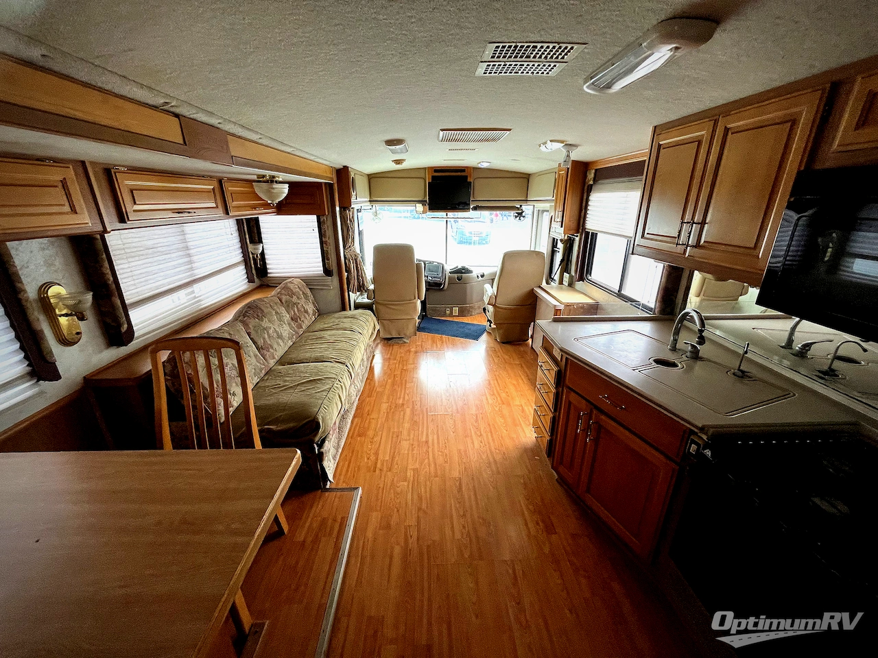1999 Fleetwood Discovery 36T Photo 9
