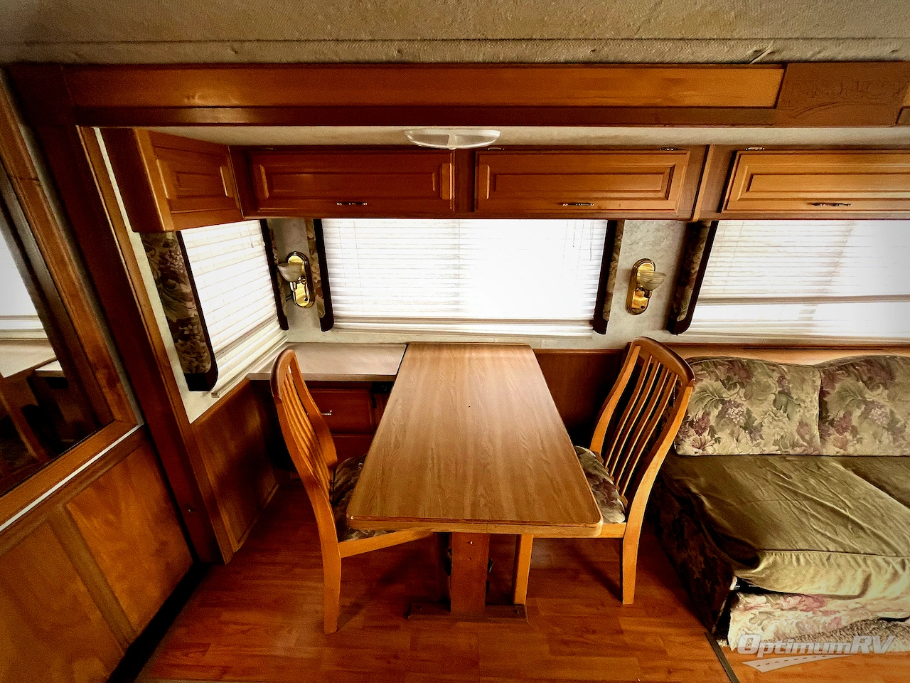 1999 Fleetwood Discovery 36T Photo 10