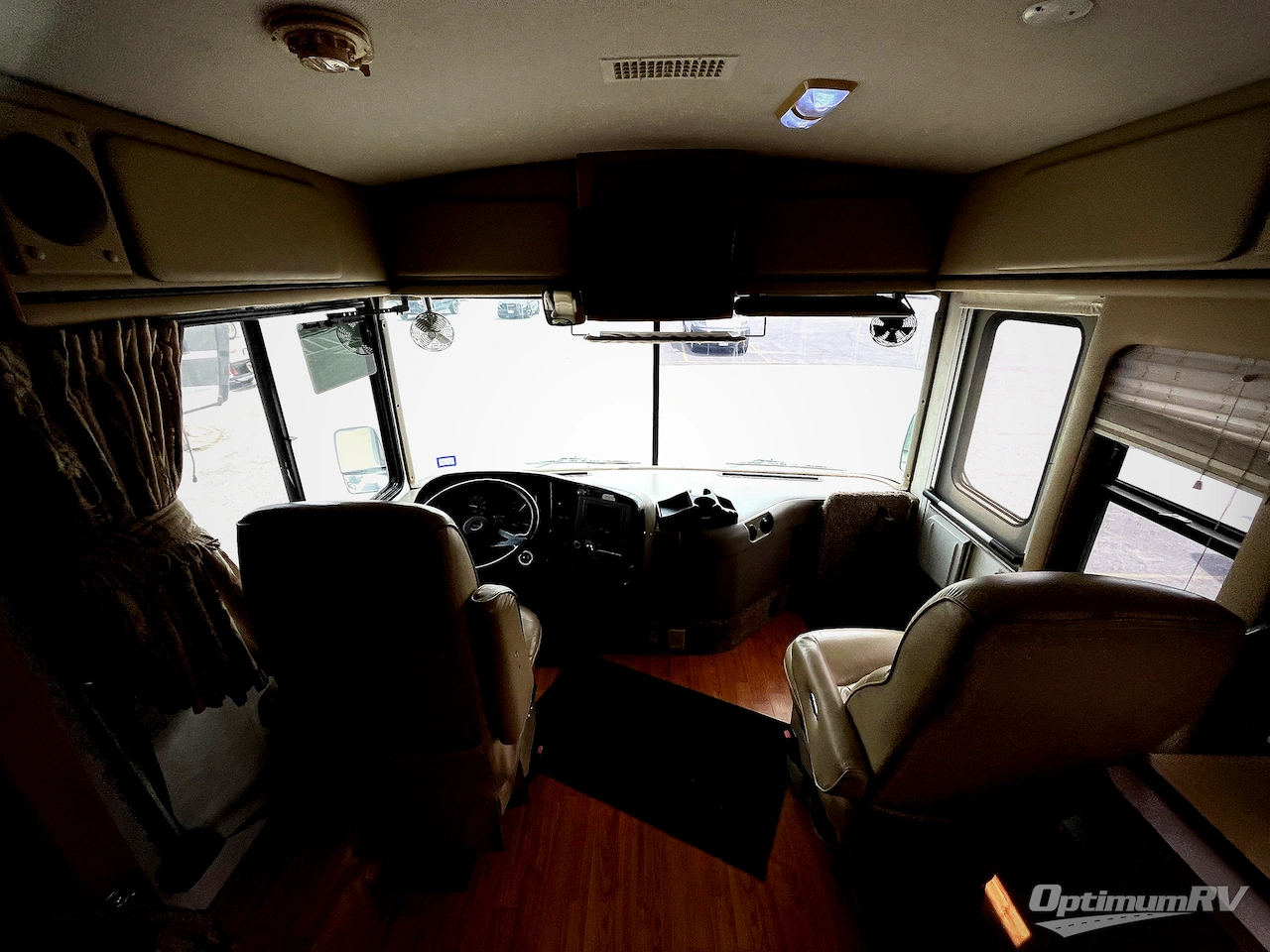1999 Fleetwood Discovery 36T Photo 12