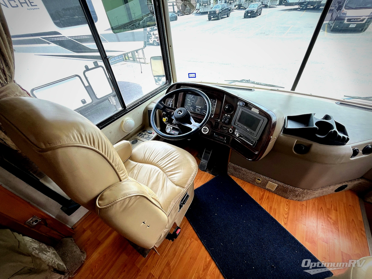1999 Fleetwood Discovery 36T Photo 13