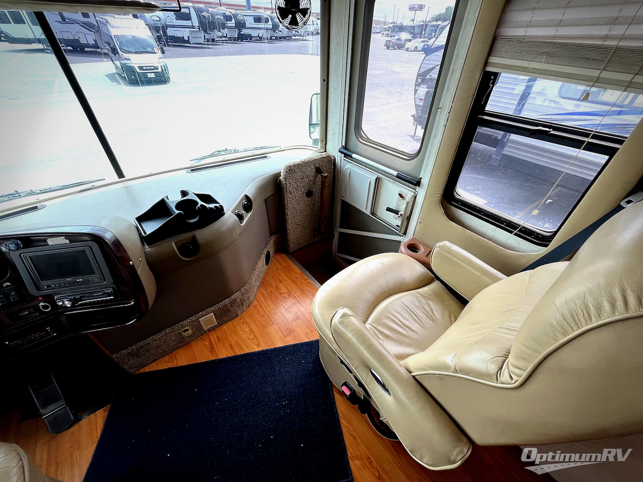 1999 Fleetwood Discovery 36T Photo 14