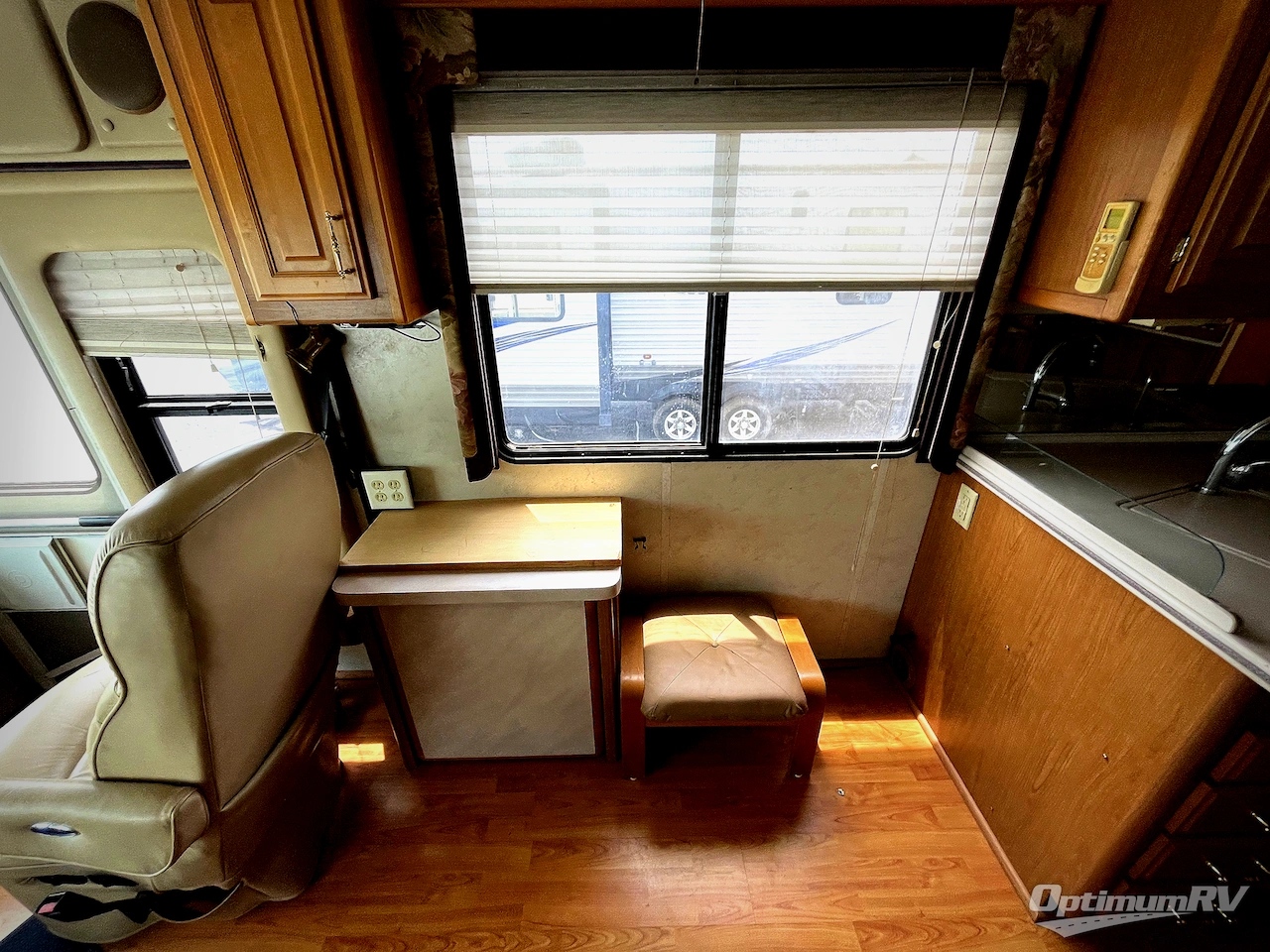 1999 Fleetwood Discovery 36T Photo 15