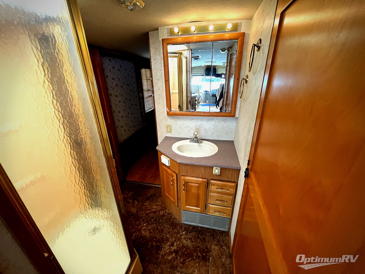 1999 Fleetwood Discovery 36T Photo 25