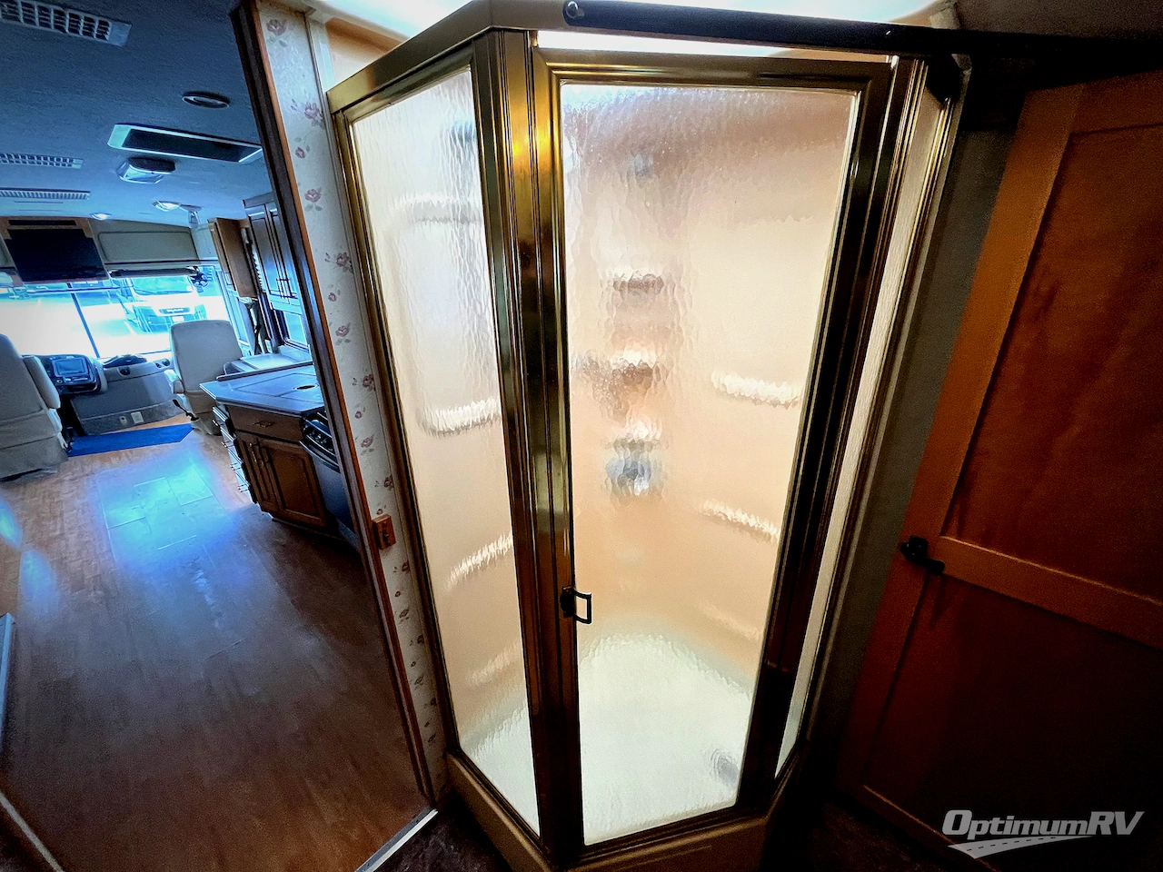 1999 Fleetwood Discovery 36T Photo 27