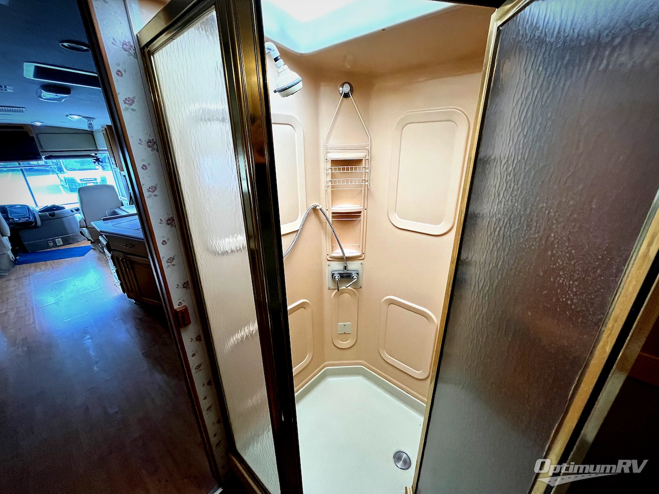 1999 Fleetwood Discovery 36T Photo 28