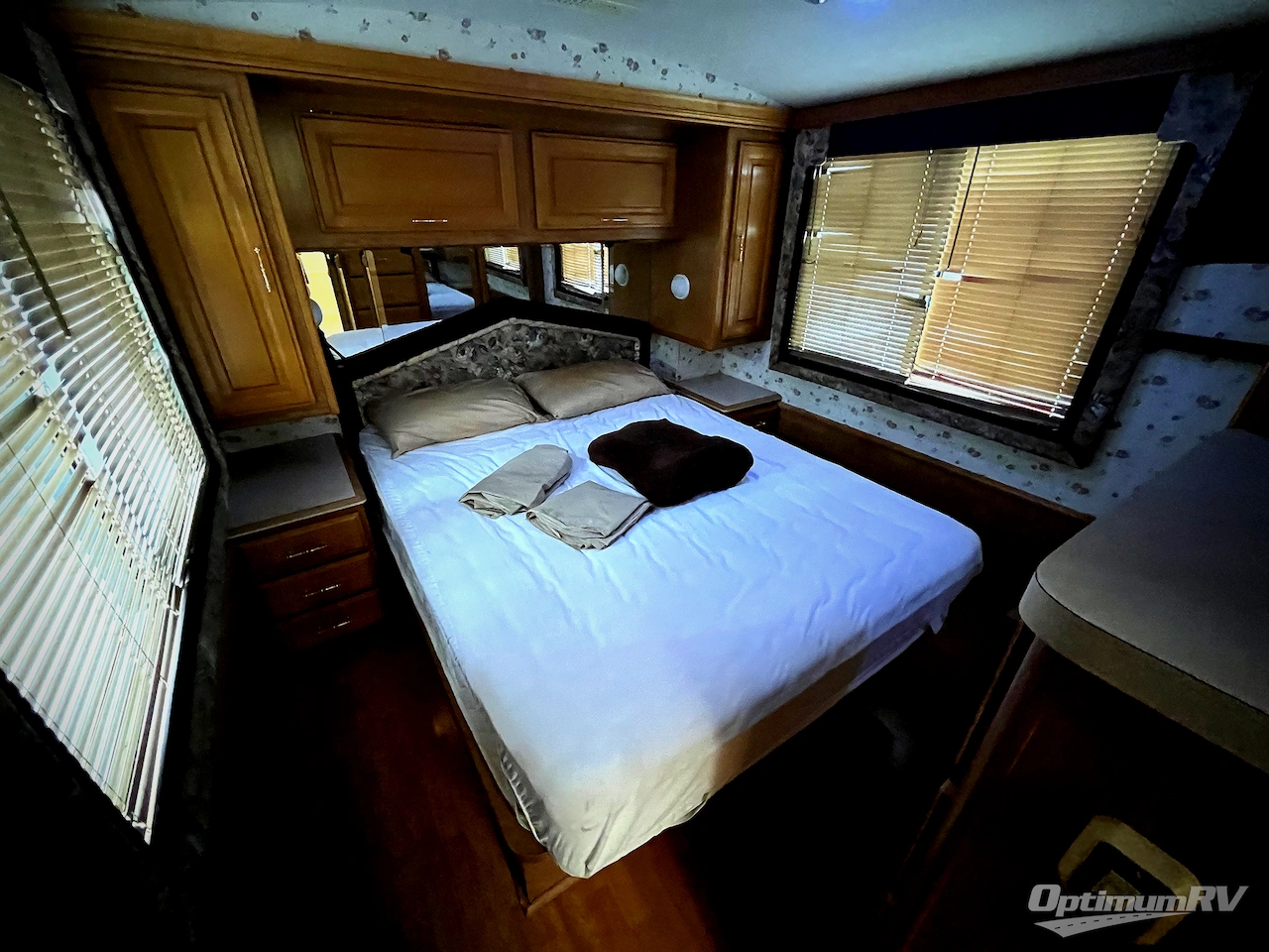 1999 Fleetwood Discovery 36T Photo 29