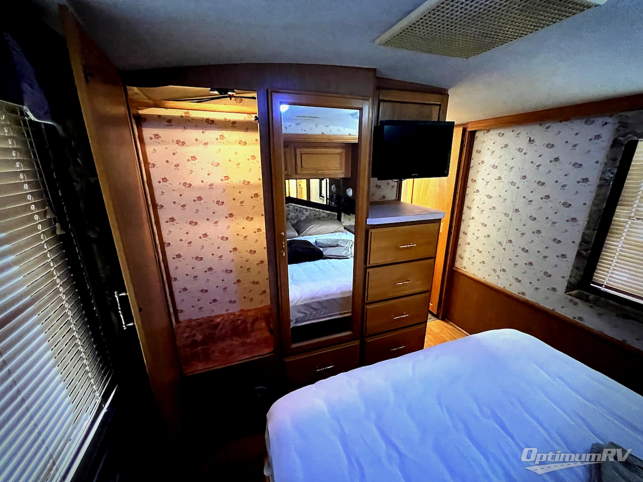 1999 Fleetwood Discovery 36T Photo 31
