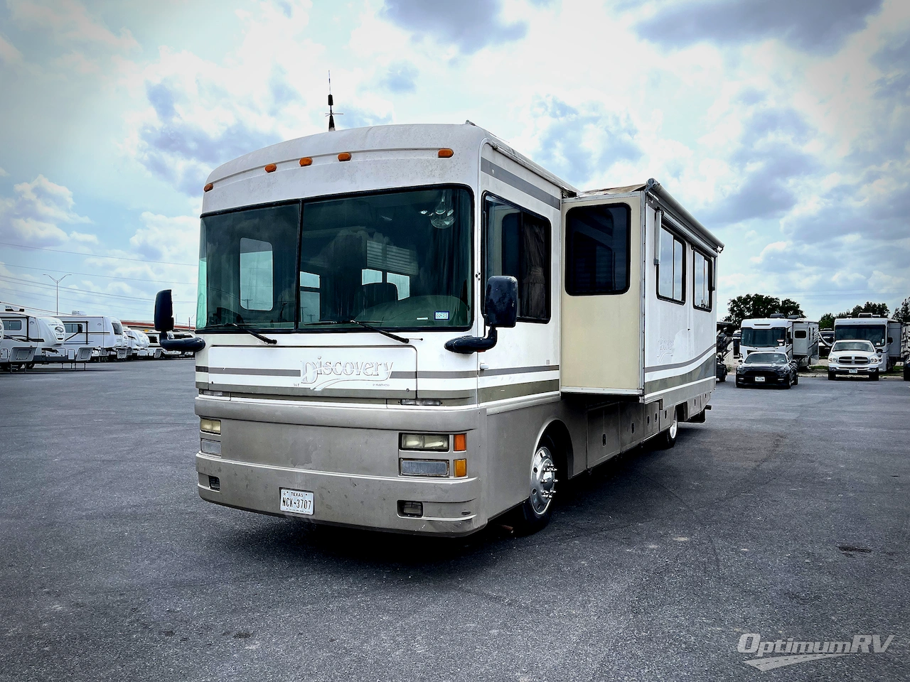 1999 Fleetwood Discovery 36T Photo 2