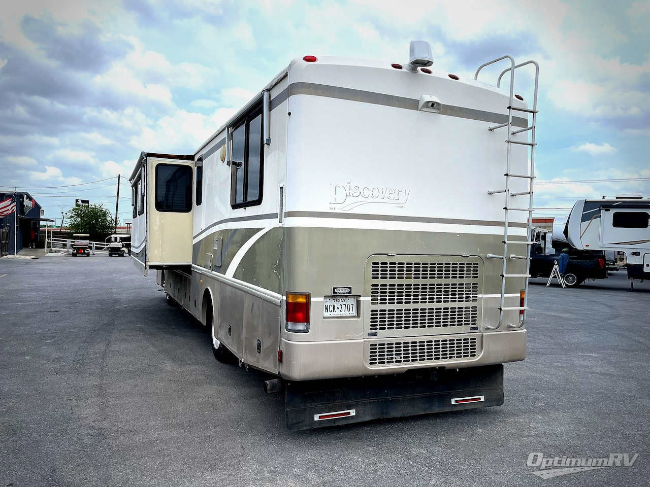 1999 Fleetwood Discovery 36T Photo 3